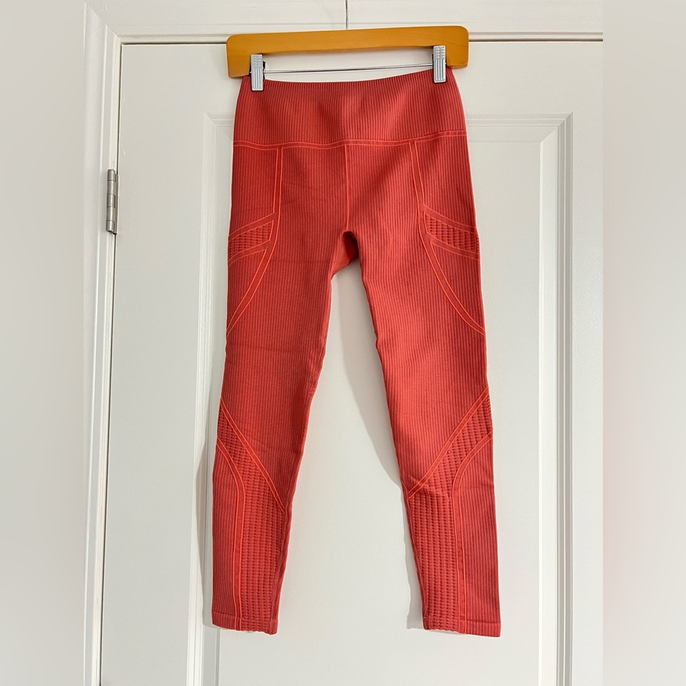 Fabletics Seamless high-waisted compressive leggings. Size M. Never been worn.